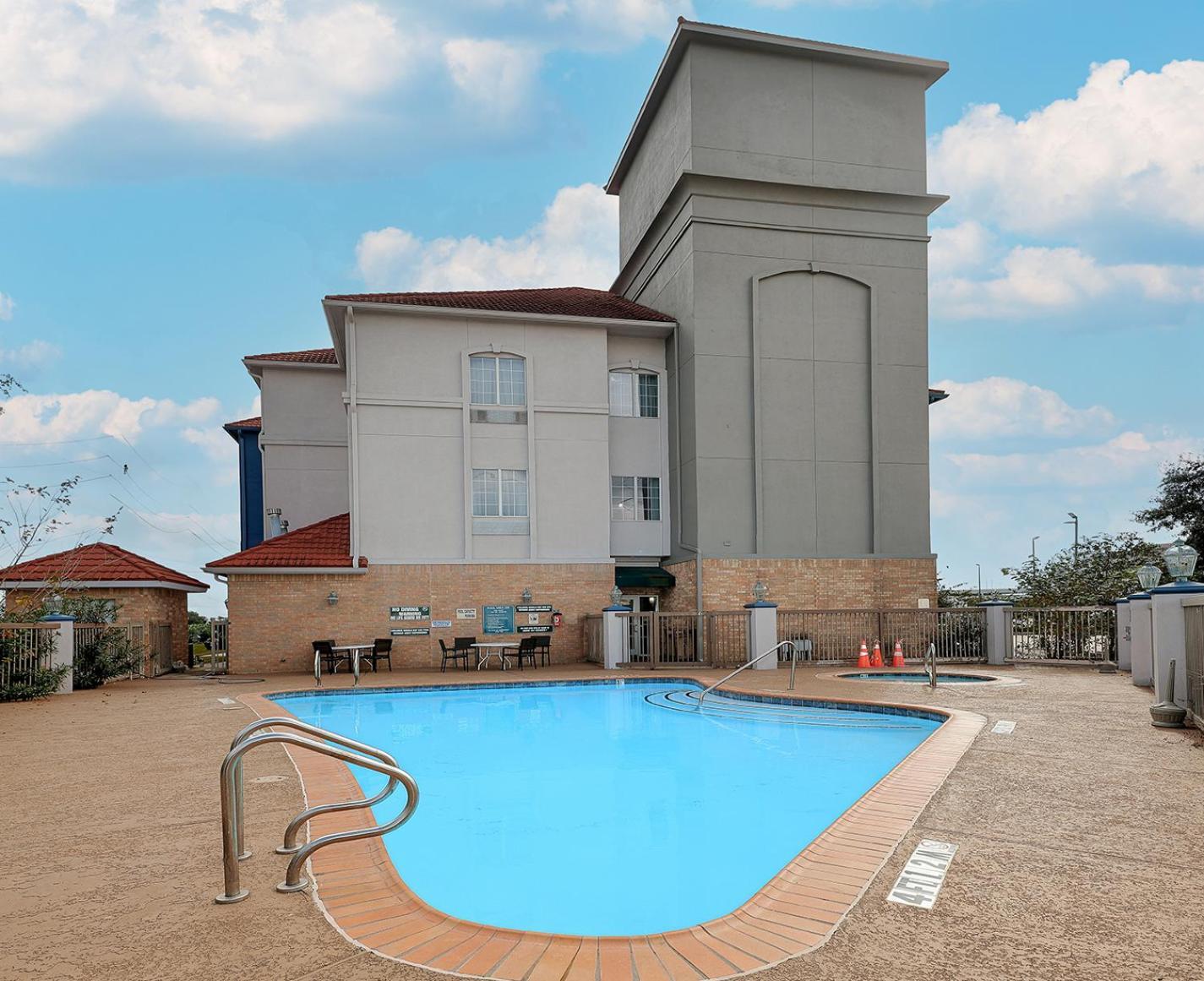 Hotel Sonesta Essential Houston Westchase Extérieur photo
